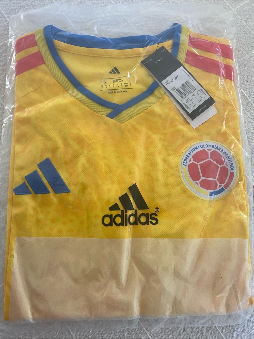 ColombiaTeam Soccer Jersey with Blue and Red Accents